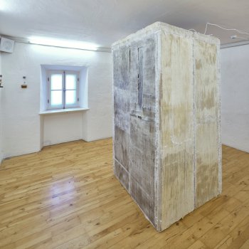  Zeitzelle, 220x120x120cm, Raum mit Wachs überzogen, begehbar mit Licht- und Soundinstallation