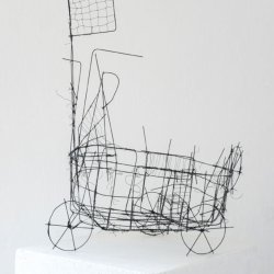  kleiner Wagen, Objekt aus Eisendraht, 25x35x20cm, 2013